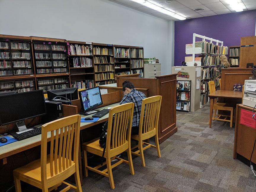 Student Utilizing the Sturgeon Music Library